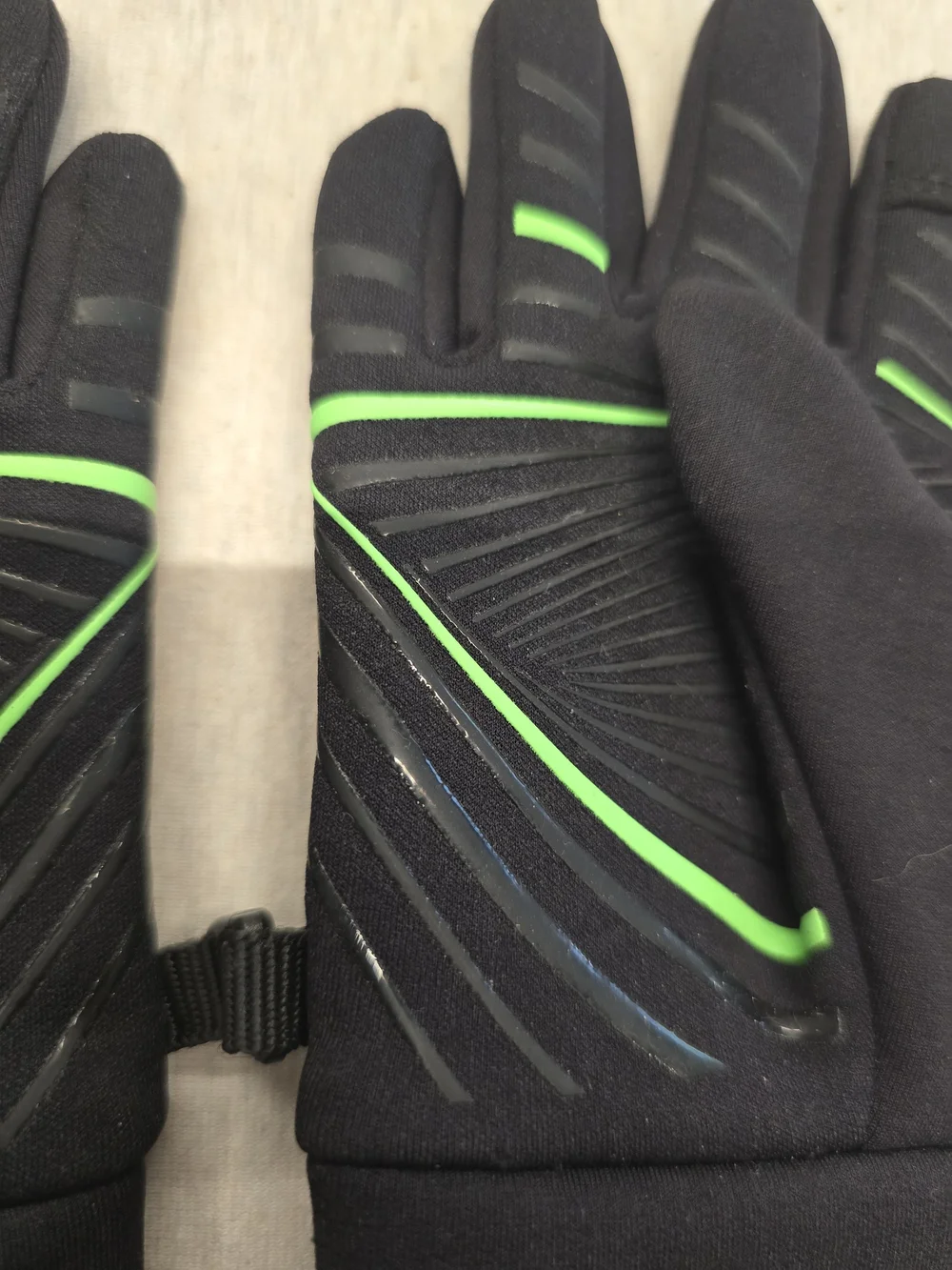 HEAD Kids' Touchscreen Gloves, featuring SENSATEC technology